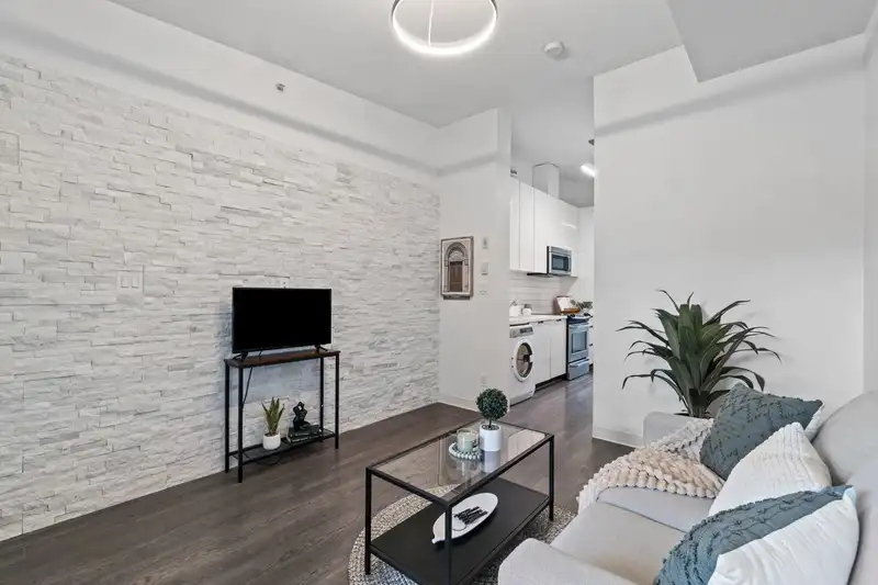 611 138 E HASTINGS STREET - photo 1 of 16