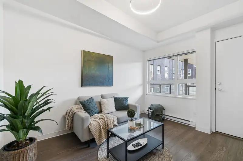 611 138 E HASTINGS STREET - photo 2 of 16