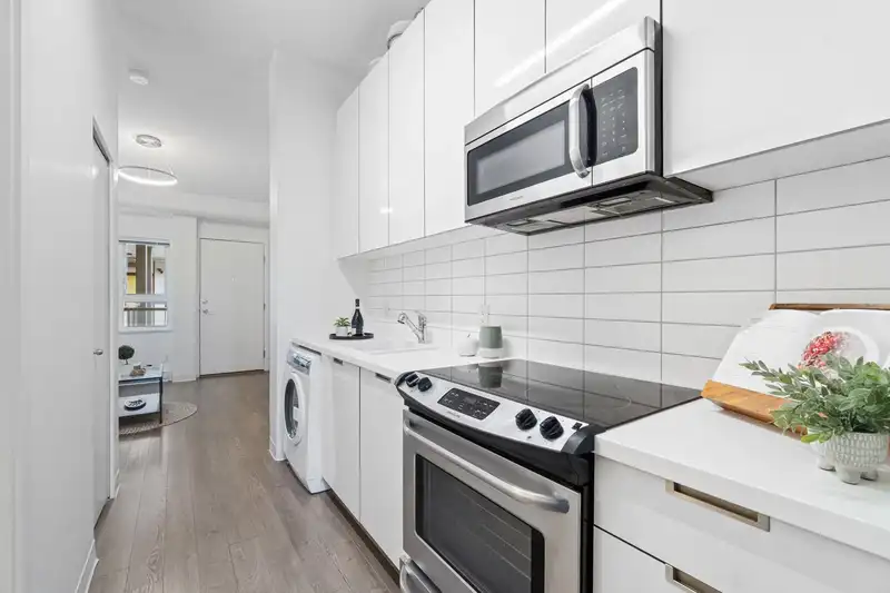 611 138 E HASTINGS STREET - photo 4 of 16
