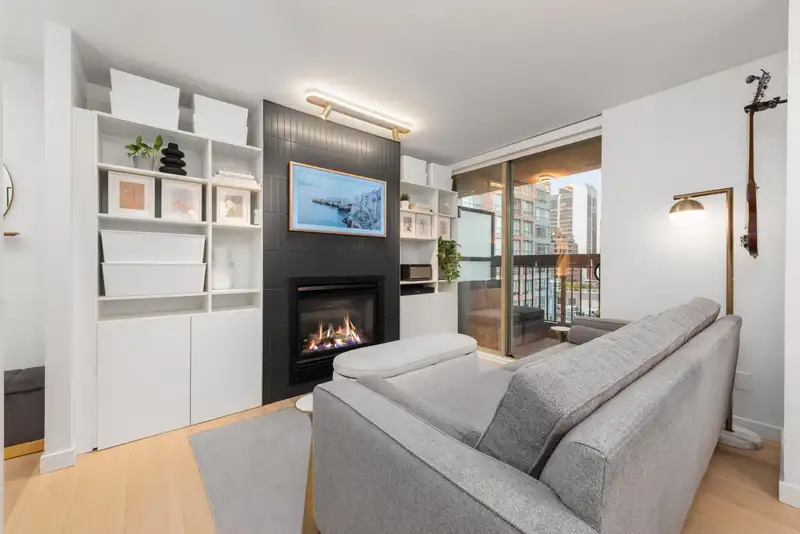 1203 969 RICHARDS STREET - photo 3 of 28