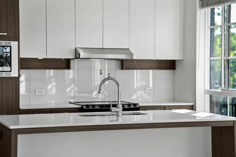 301 553 FOSTER AVENUE - photo 4 of 25