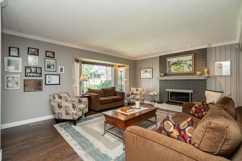 14446 85A AVENUE - photo 2 of 31