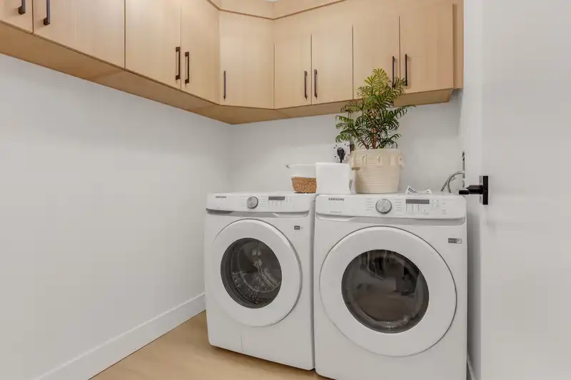 101 707 HAMILTON STREET - photo 2 of 19