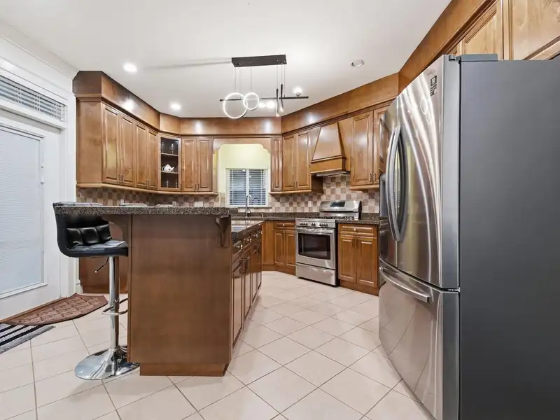 7855 112A STREET - photo 3 of 27