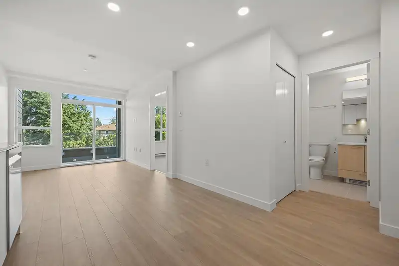 208 723 GROVER AVENUE - photo 3 of 30