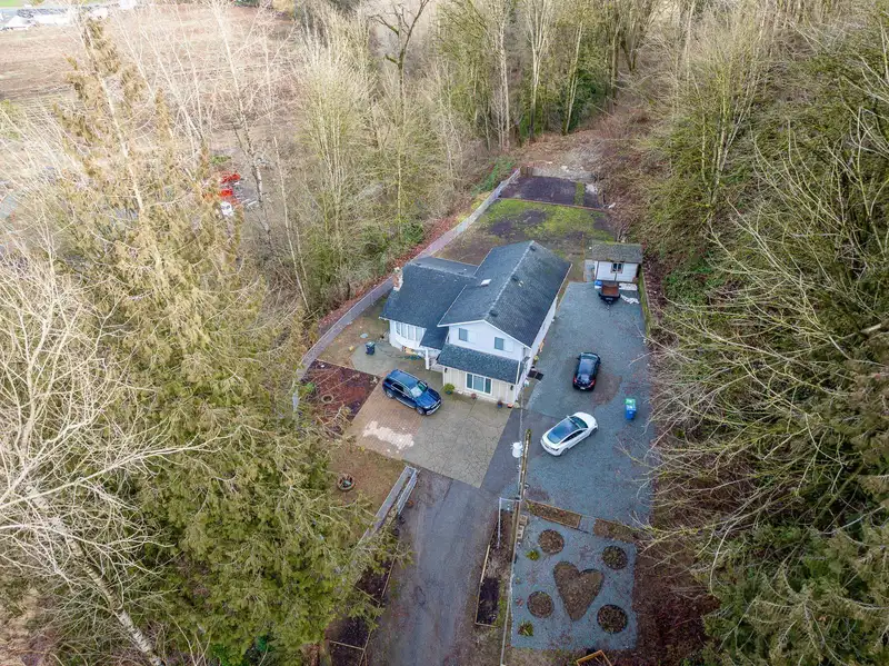 4210 GLADWIN ROAD - photo 3 of 7