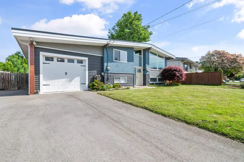 46155 LARCH AVENUE - photo 3 of 36