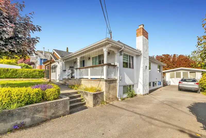 1154 FINLAY STREET - photo 3 of 30