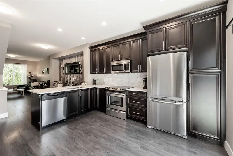 10 19180 65 AVENUE - photo 2 of 8