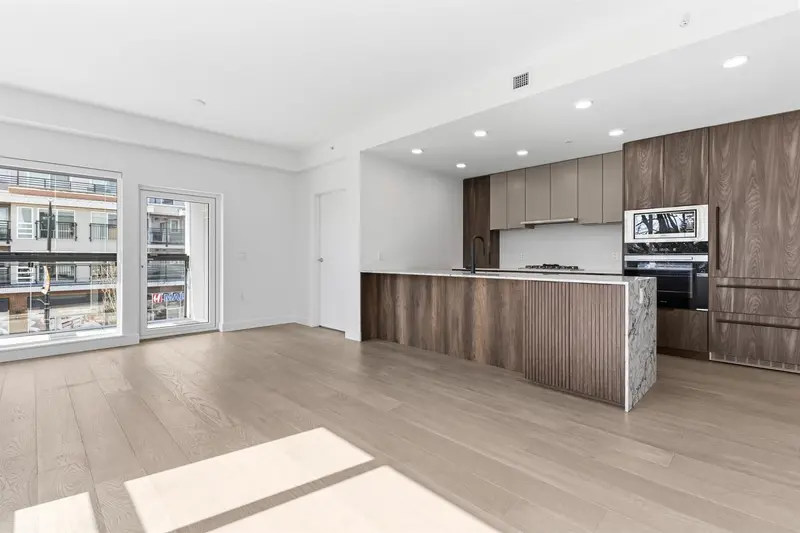 206 3590 W 39TH AVENUE - photo 1 of 17