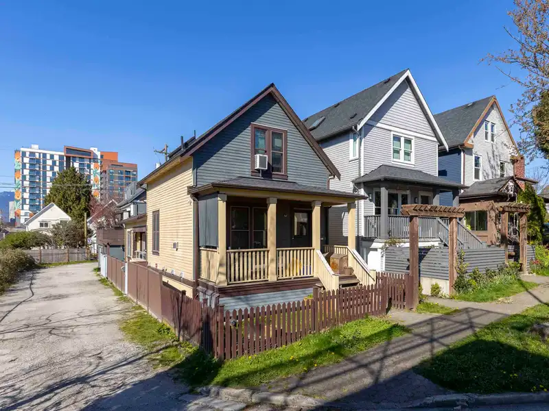 1011 KEEFER STREET - photo 1 of 37