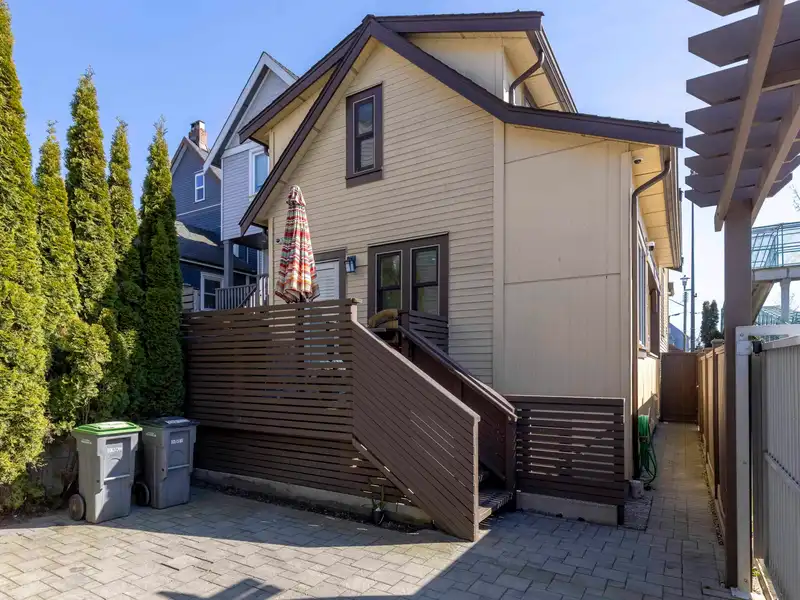 1011 KEEFER STREET - photo 3 of 37