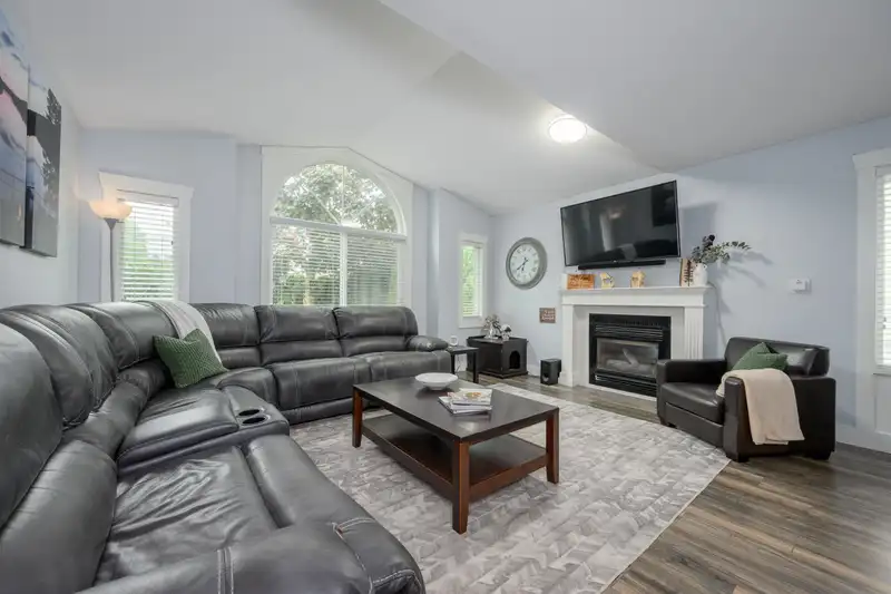 7855 CEDAR STREET - photo 4 of 40