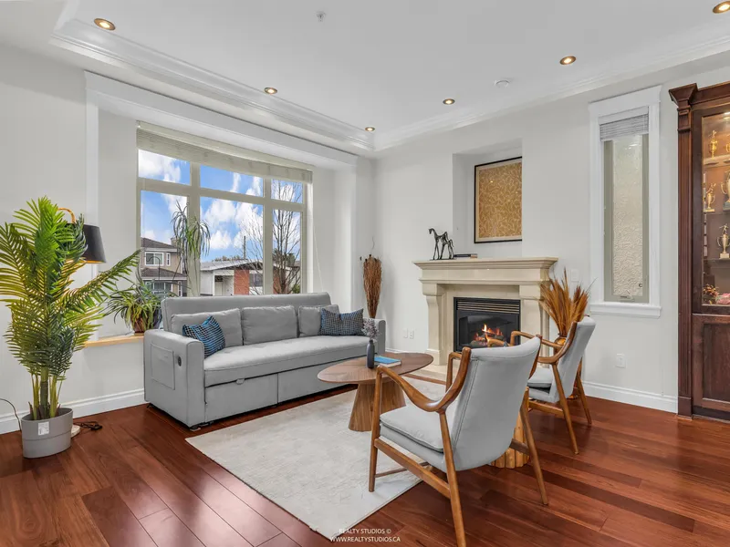 6387 PRINCE ALBERT STREET - photo 2 of 25