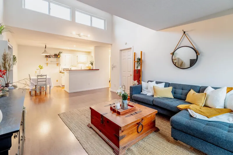 319 206 E 15TH STREET - photo 1 of 23