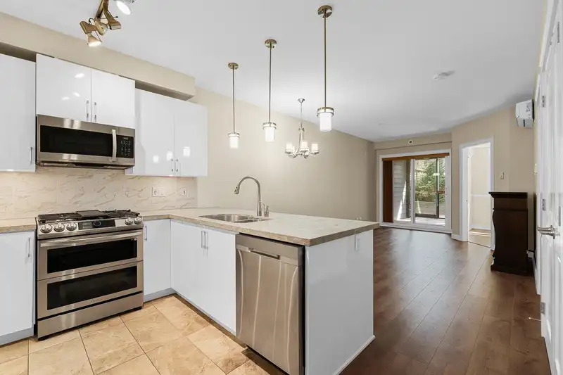 109 20367 85 AVENUE - photo 3 of 33