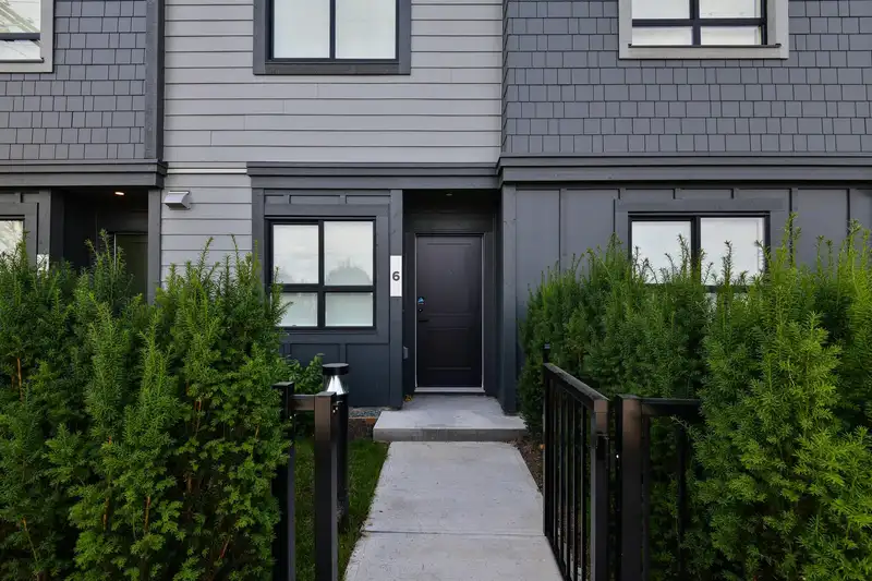 6 33520 KINGSTON AVENUE - photo 2 of 38