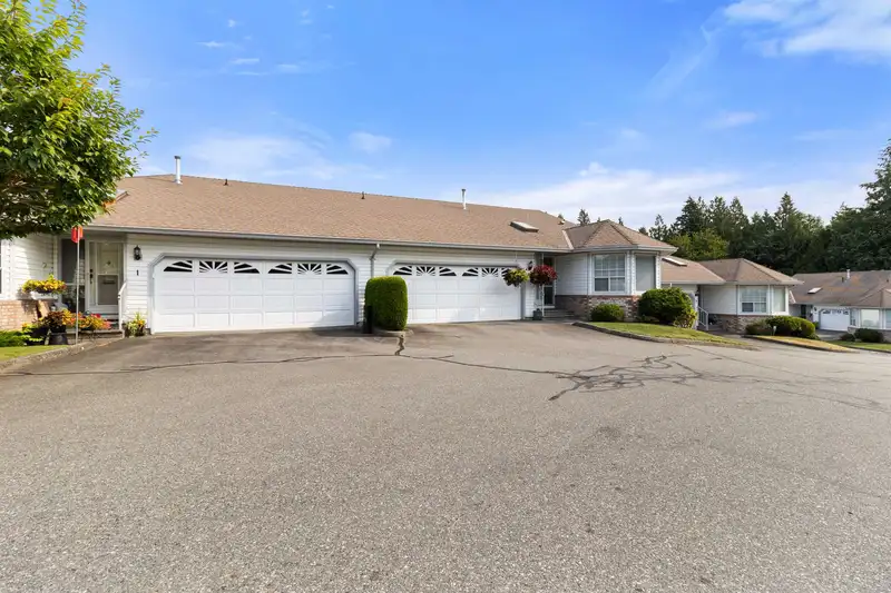 2 2988 HORN STREET - photo 2 of 37