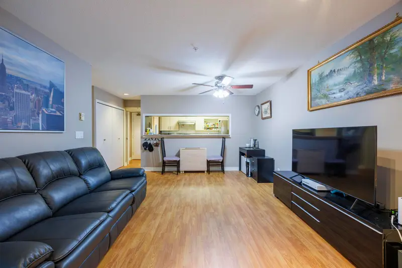 210 1163 THE HIGH STREET - photo 3 of 15