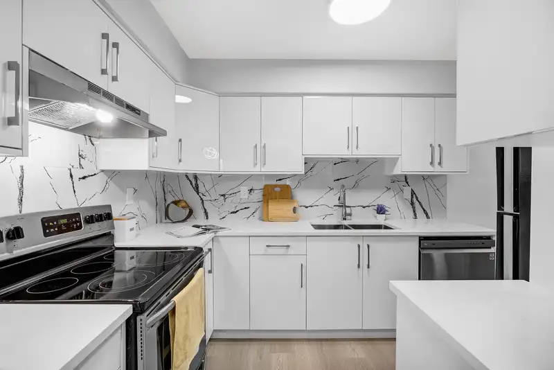 216 10530 154 STREET - photo 1 of 29