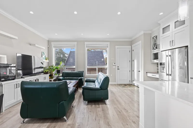 10579 132 STREET - photo 3 of 25