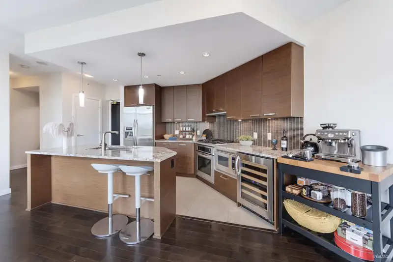 705 6188 WILSON AVENUE - photo 2 of 23