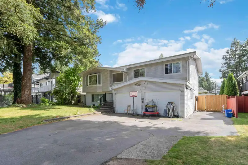 19536 118B AVENUE - photo 1 of 36
