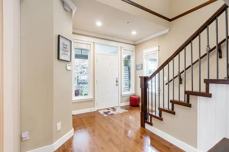 15585 GOGGS AVENUE - photo 4 of 38