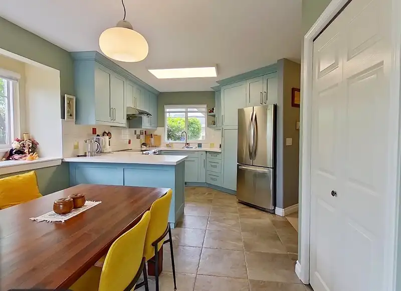 1 12038 62 AVENUE - photo 2 of 11
