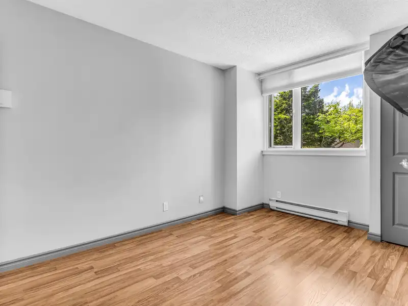 202 3980 CARRIGAN COURT - photo 4 of 36