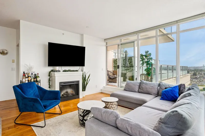 3101 2133 DOUGLAS ROAD - photo 4 of 25