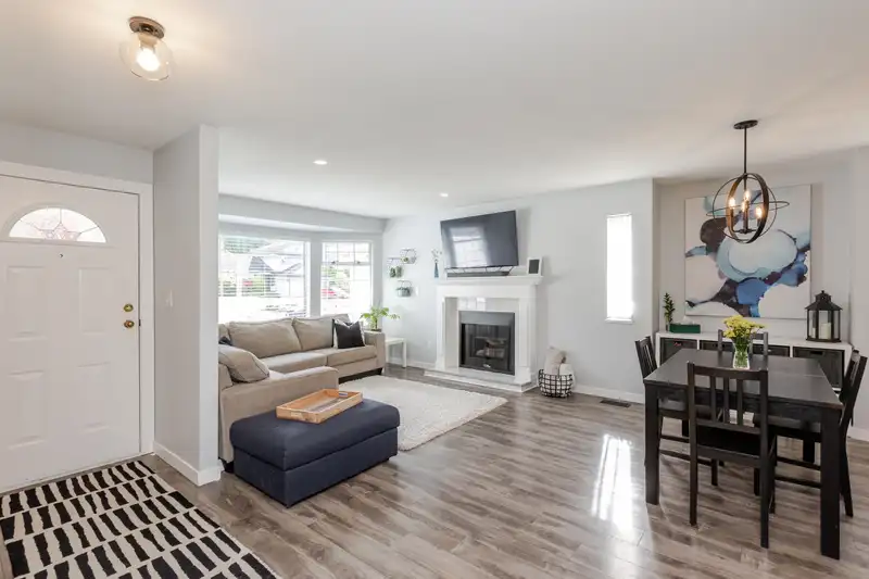 21571 93B AVENUE - photo 4 of 35