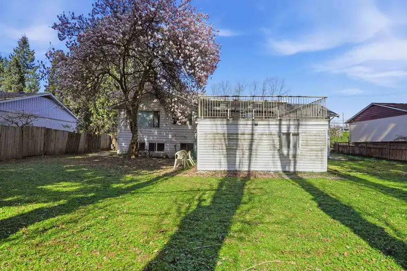 5407 CANADA WAY - photo 4 of 11