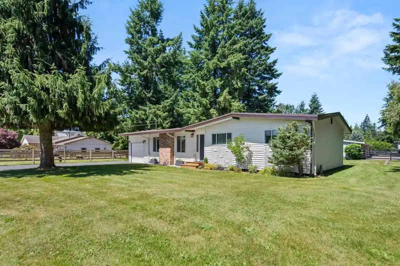25123 52 AVENUE - photo 4 of 35