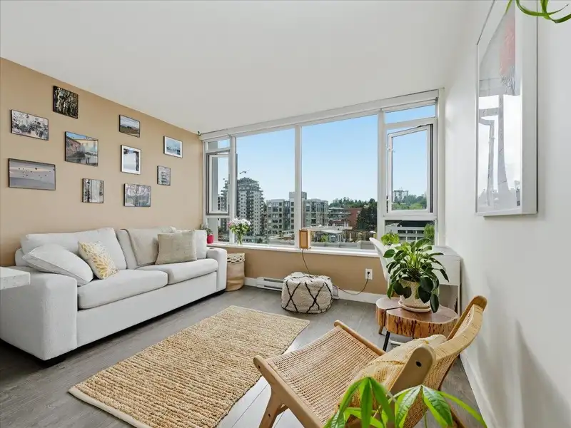 1504 668 COLUMBIA STREET - photo 2 of 21