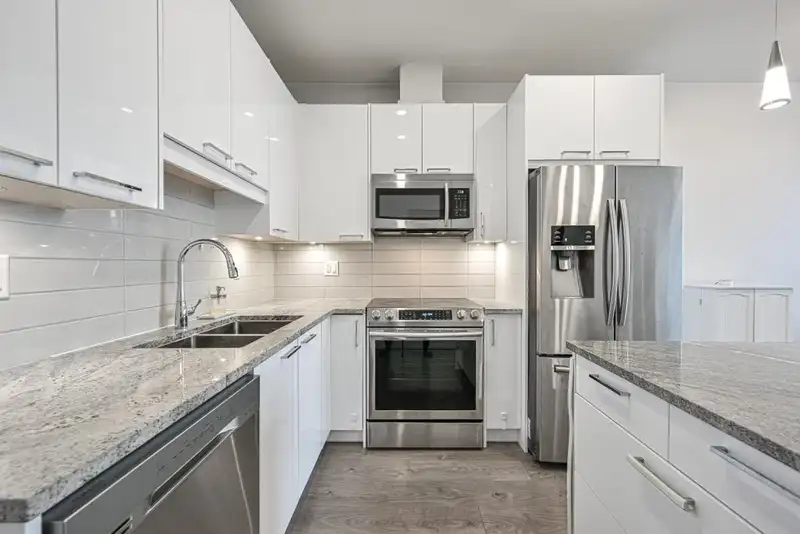 503 20696 EASTLEIGH CRESCENT - photo 3 of 20