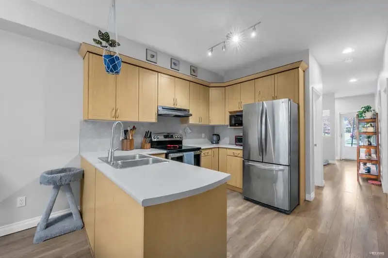90 18221 68 AVENUE - photo 4 of 32