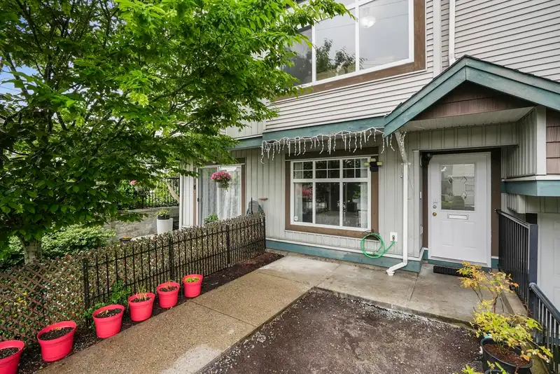 2 22466 NORTH AVENUE - photo 3 of 40