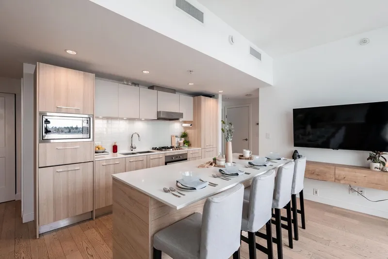 1801 4638 GLADSTONE STREET - photo 1 of 25