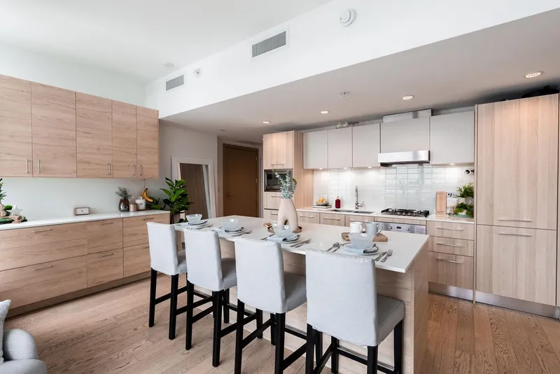 1801 4638 GLADSTONE STREET - photo 3 of 25