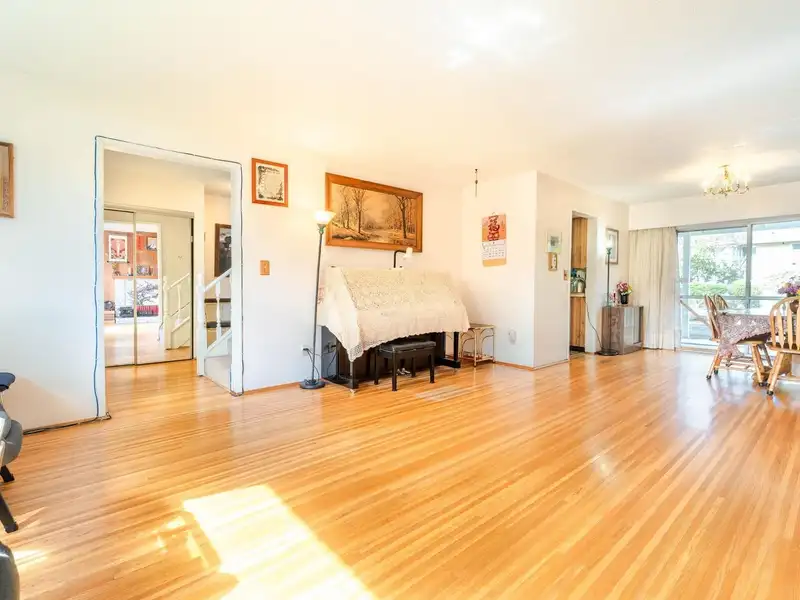6151 NANIKA CRESCENT - photo 4 of 20