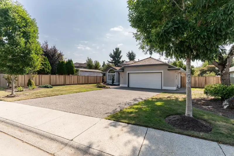 21746 44A AVENUE - photo 2 of 40