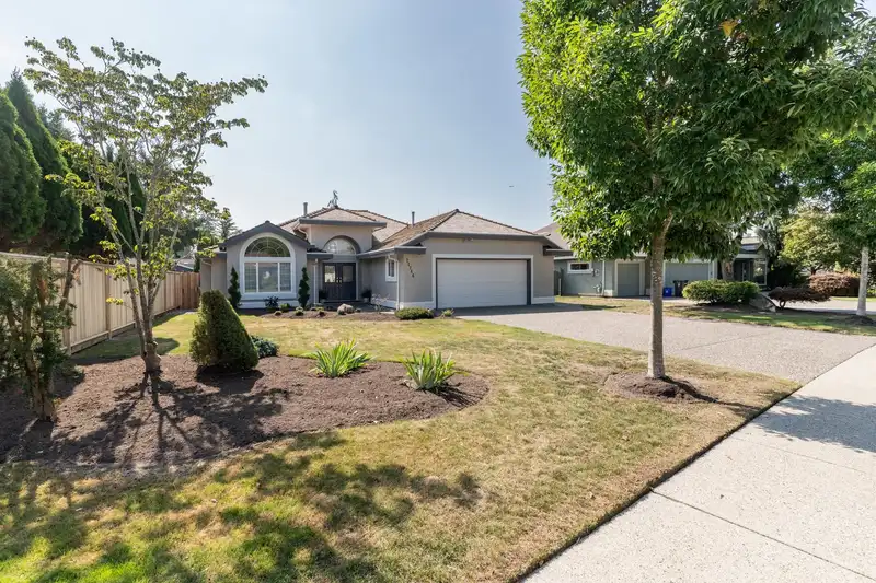 21746 44A AVENUE - photo 3 of 40