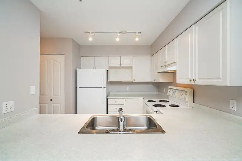 210 7505 138TH AVENUE - photo 1 of 31