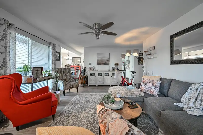 204 14998 101A AVENUE - photo 2 of 13