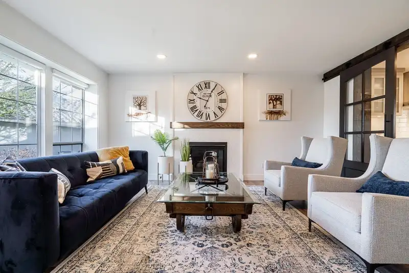7847 161A STREET - photo 2 of 37
