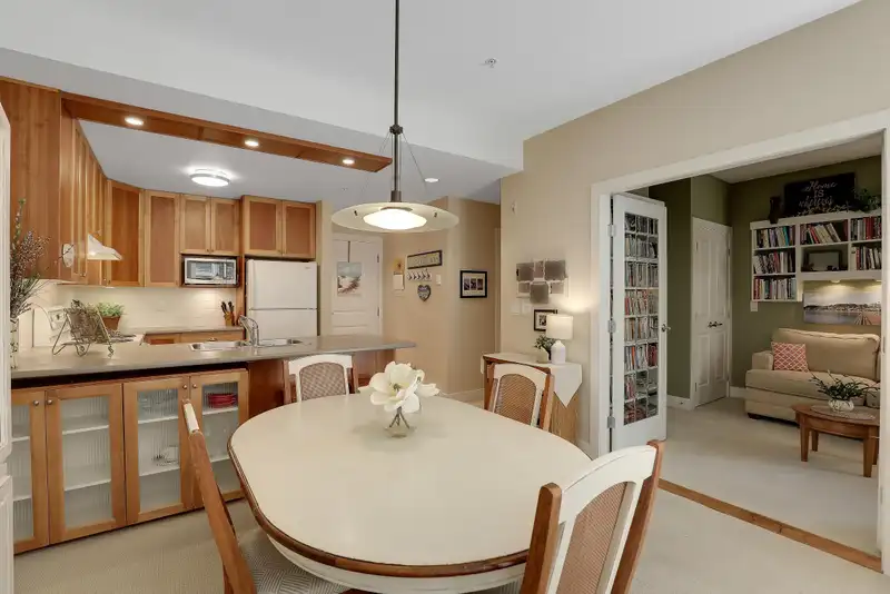 104 15368 16A AVENUE - photo 4 of 35