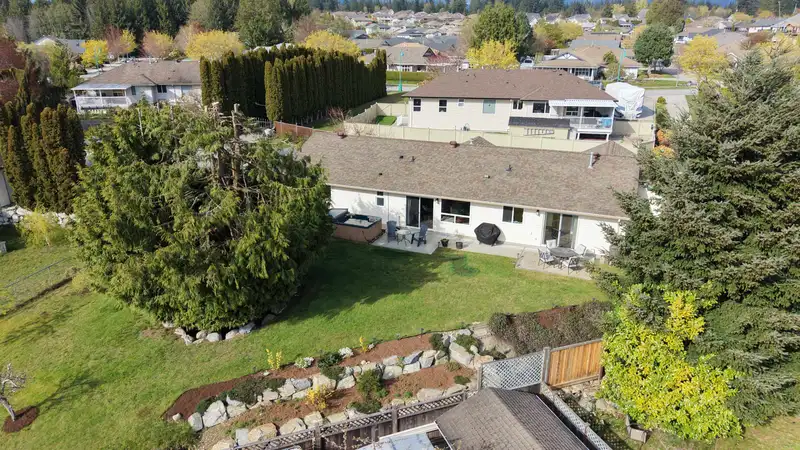 6365 HOMESTEAD AVENUE - photo 4 of 40