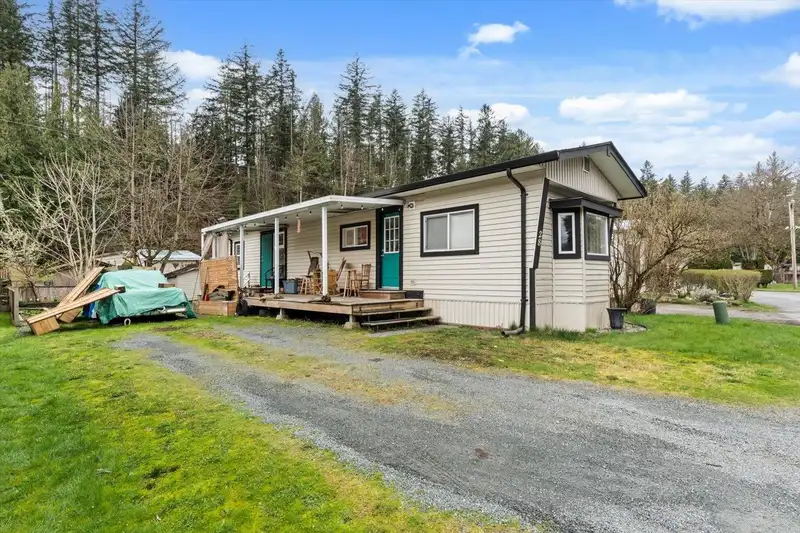 28 3942 COLUMBIA VALLEY ROAD - photo 1 of 25