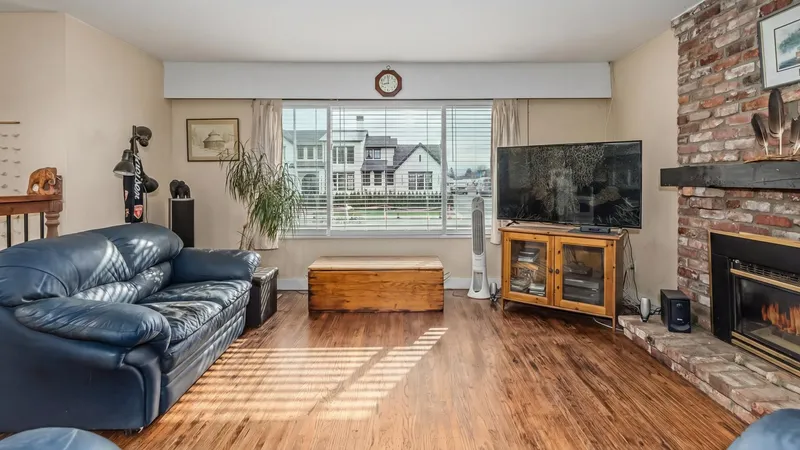 11891 NO. 2 ROAD - photo 4 of 25